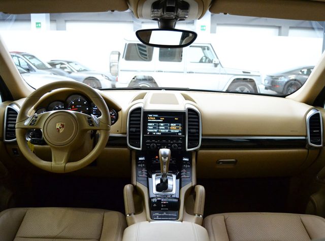 PORSCHE Cayenne usata, con Autoradio