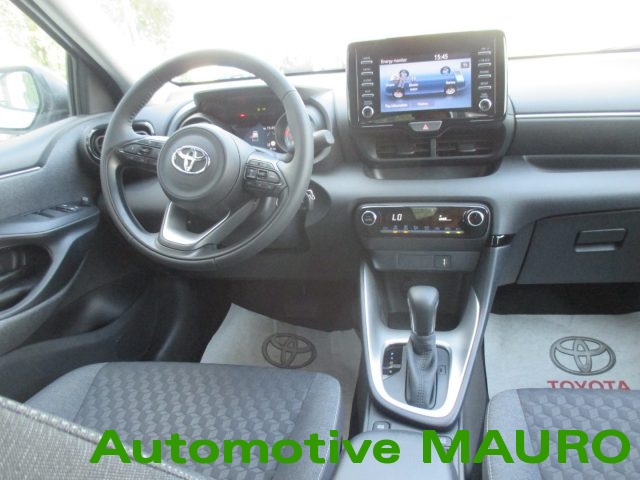 TOYOTA Yaris usata, con Fari LED