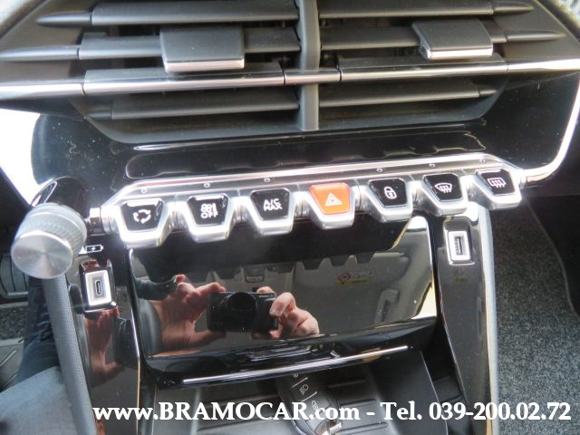 PEUGEOT 208 usata, con USB