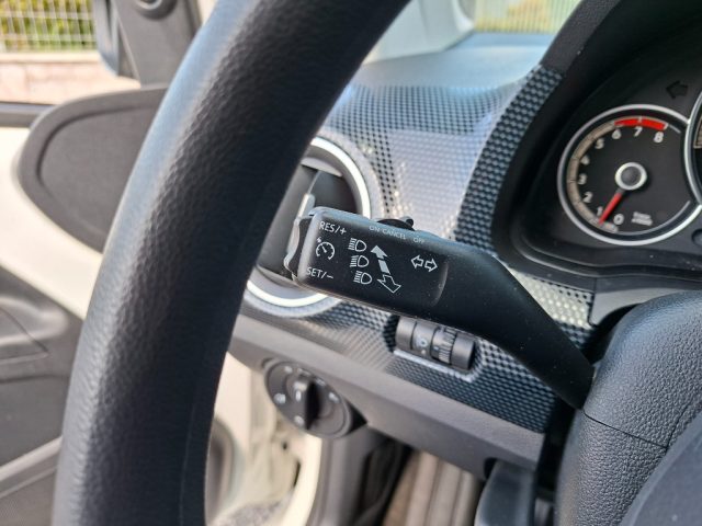 VOLKSWAGEN up! usata 12