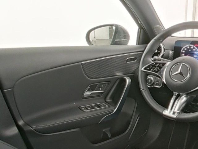 MERCEDES-BENZ A 180 usata, con Controllo automatico clima