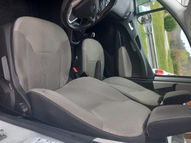 FORD Tourneo Courier usata, con Autoradio