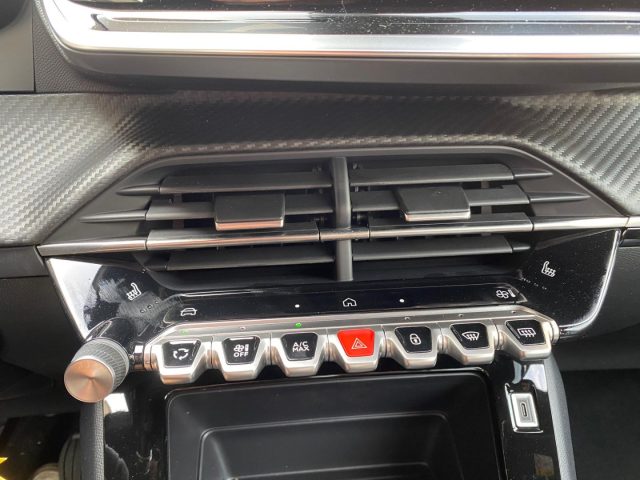 PEUGEOT 2008 usata, con Sensori di parcheggio posteriori
