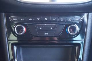 OPEL Astra usata, con Fari LED