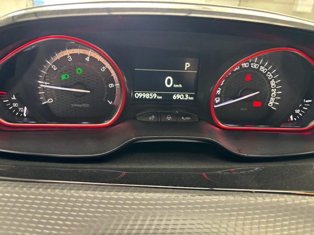 PEUGEOT 2008 usata, con Specchietti laterali elettrici