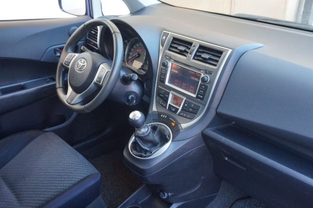 TOYOTA Verso-S usata, con Lettore CD