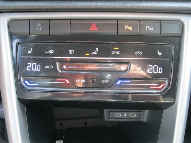 VOLKSWAGEN T-Roc usata, con USB