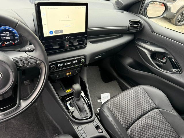TOYOTA Yaris usata, con Bracciolo