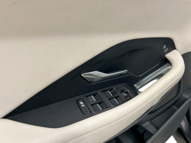 JAGUAR E-Pace usata, con Climatizzatore