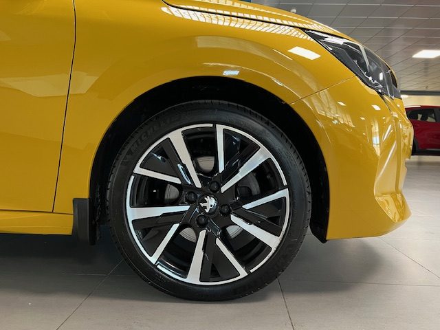 PEUGEOT 208 usata, con Boardcomputer