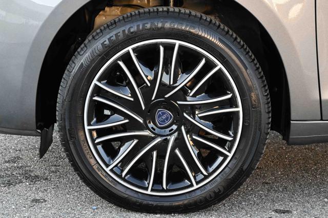 LANCIA Ypsilon usata, con Fendinebbia
