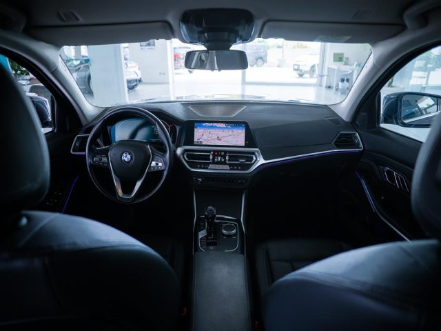BMW 318 usata, con Fari LED