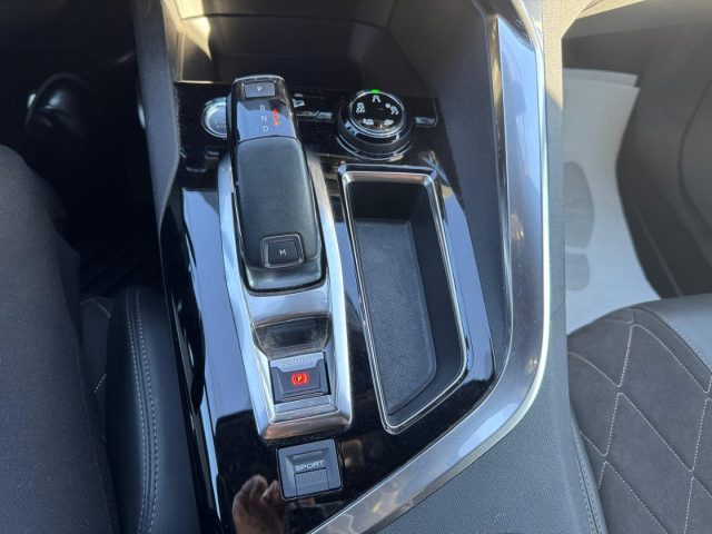PEUGEOT 5008 usata, con Lettore CD
