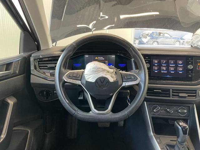 VOLKSWAGEN Taigo usata, con USB