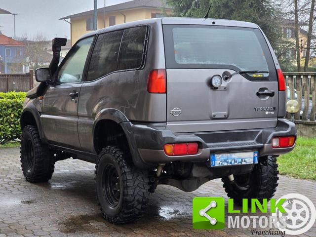 NISSAN Terrano usata 2