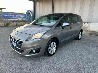 PEUGEOT 5008 usata, con Airbag