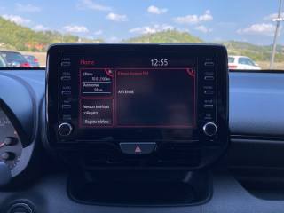 TOYOTA Yaris usata, con Fari LED