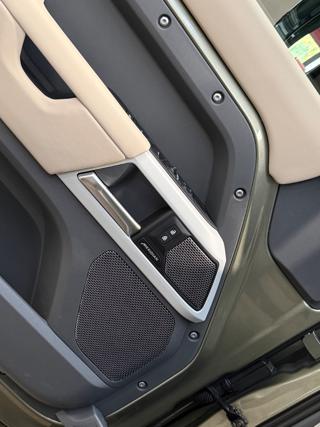 LAND ROVER Defender usata, con Sedile posteriore sdoppiato