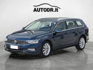 VOLKSWAGEN Passat Variant usata, con Park Distance Control