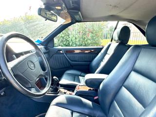 MERCEDES-BENZ E 200 usata 11