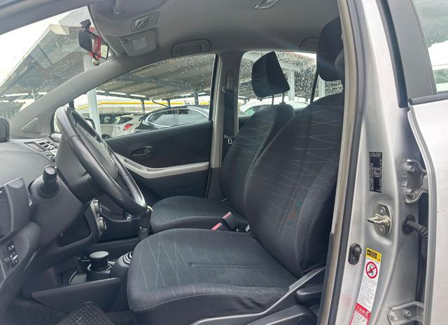 TOYOTA Yaris usata 16