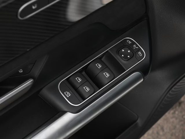 MERCEDES-BENZ GLA 180 usata, con ESP