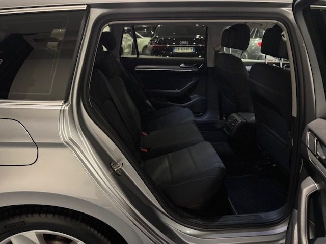 VOLKSWAGEN Passat Variant usata, con Sistema di navigazione