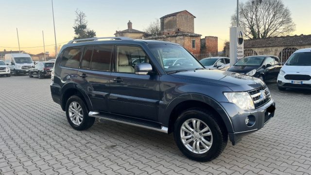 MITSUBISHI Pajero usata, con Airbag
