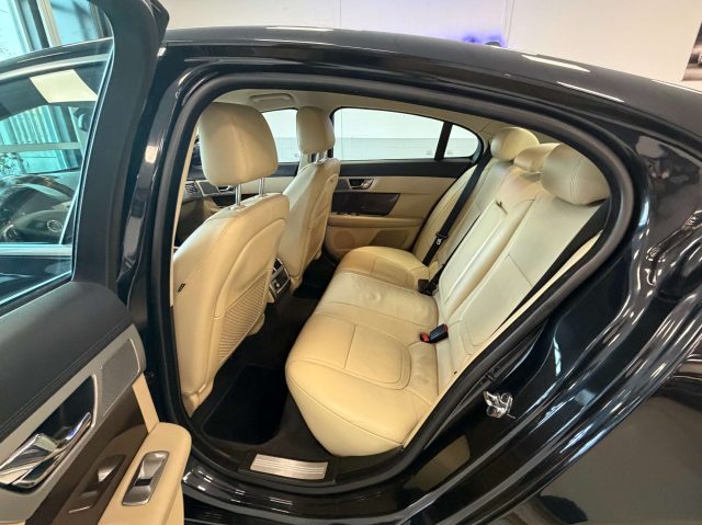 JAGUAR XF usata, con Autoradio