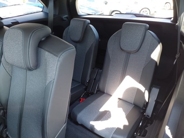 PEUGEOT 5008 usata, con Chiusura centralizzata