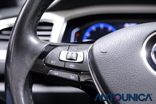VOLKSWAGEN T-Roc usata, con USB