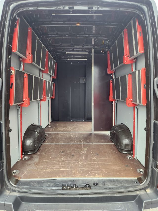 VOLKSWAGEN Crafter usata, con Servosterzo