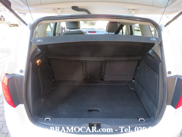 OPEL Meriva usata, con Luci diurne