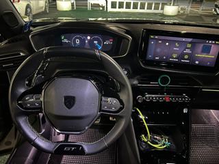 PEUGEOT 2008 usata, con Autoradio