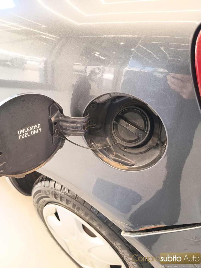 TOYOTA Yaris usata 31