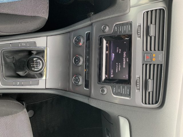 VOLKSWAGEN Golf usata, con USB