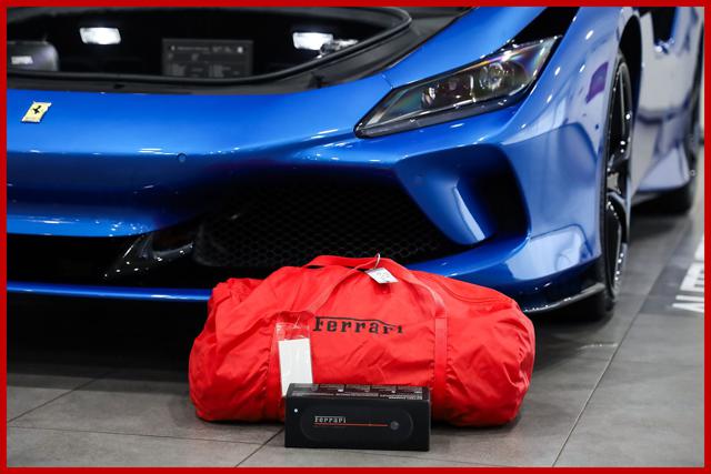 FERRARI F8 usata, con USB