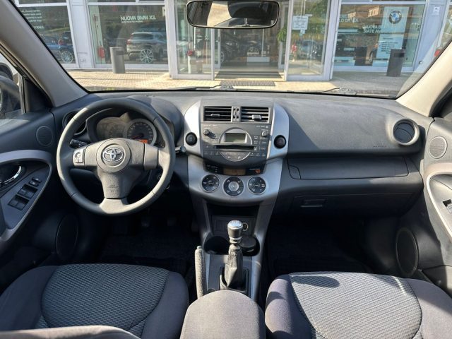 TOYOTA RAV 4 usata, con Controllo automatico clima