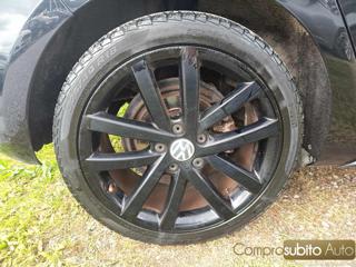 VOLKSWAGEN Golf usata, con Airbag testa