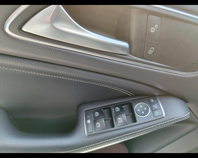 MERCEDES-BENZ GLA 220 usata, con ESP