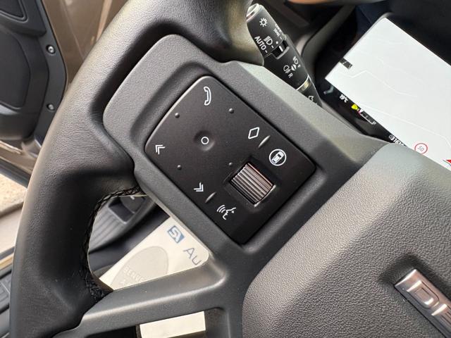 LAND ROVER Defender usata, con Fari LED