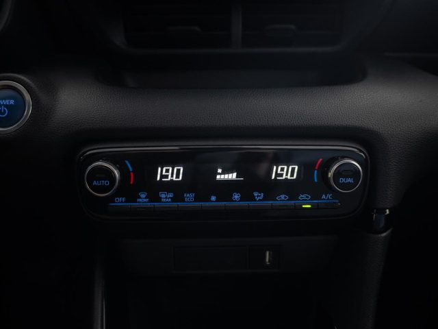 TOYOTA Yaris usata 17