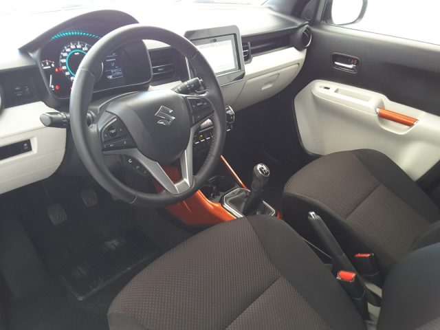 SUZUKI Ignis usata, con Autoradio