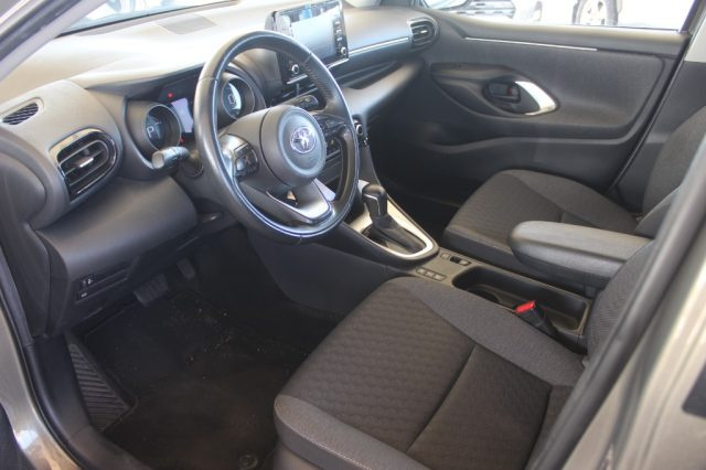 TOYOTA Yaris usata, con Fari LED