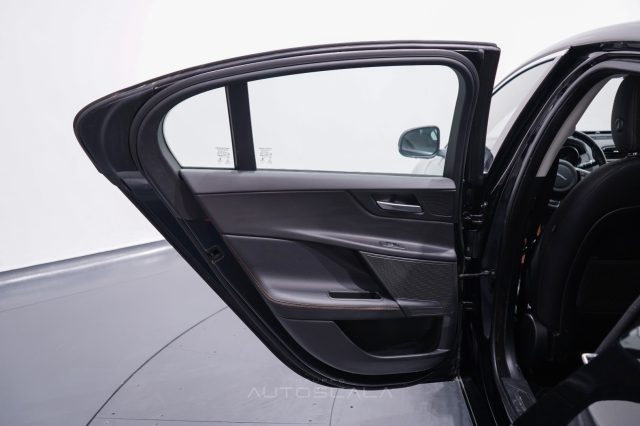 JAGUAR XE usata, con Bracciolo