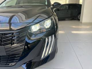 PEUGEOT 208 usata, con Volante in pelle