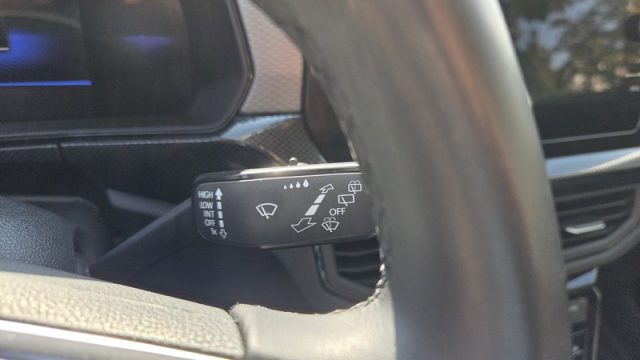 VOLKSWAGEN T-Cross usata, con USB