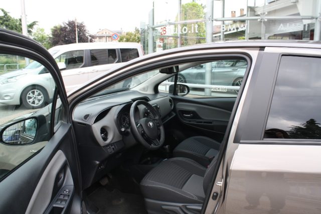 TOYOTA Yaris usata, con Bluetooth