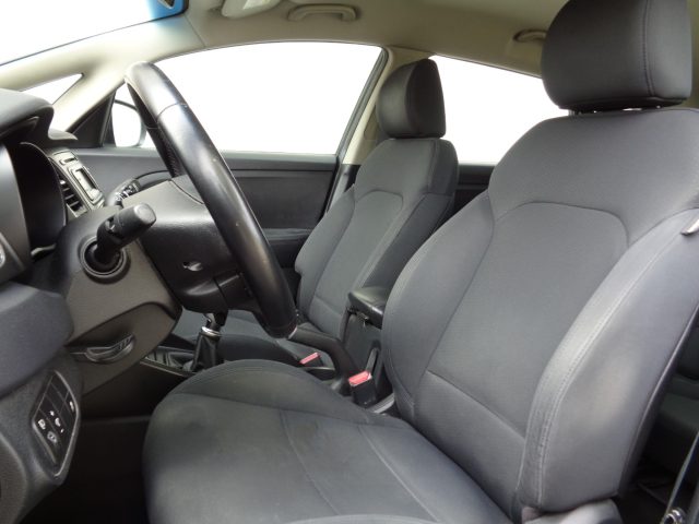 KIA Carens usata, con Controllo automatico clima