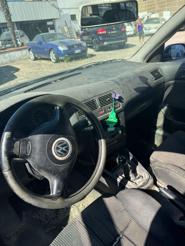VOLKSWAGEN Golf usata, con Airbag laterali